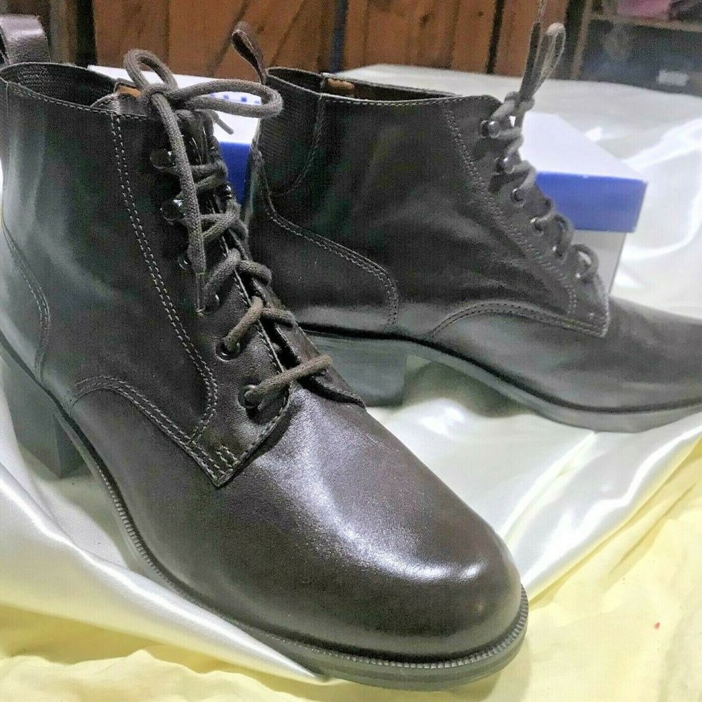 NEW Etienne Aigner Women's brown leather booties 8